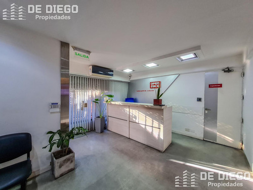 Venta Con Renta Deposito Con Oficinas, Ideal Laboratorio Habilitable Anmat Martinez