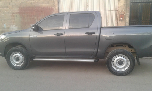 Imagen 2 de 11 de Toyota Hilux 2.4 Cd Dx 150cv 4x2 2016