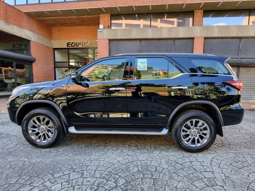 Imagen 3 de 9 de Toyota Fortuner 2022