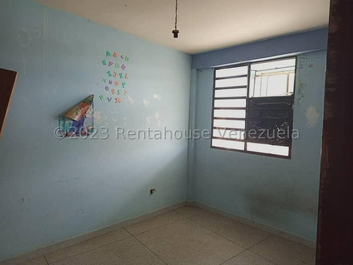 Imagen 8 de 24 de Edificio Ubicado En La Avenida Brager, Cuatro Apartamento, Dos De Ellos De 108 Mtrs2 Y Dos De 84 Mtrs2, Piso 1 Y 2. En La Planta Baja Dispone De Cuatro Santa Maria Para Locales Comerciales