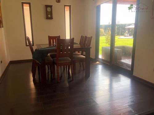 Casa En Venta De 4d/4b En Camino Loreto