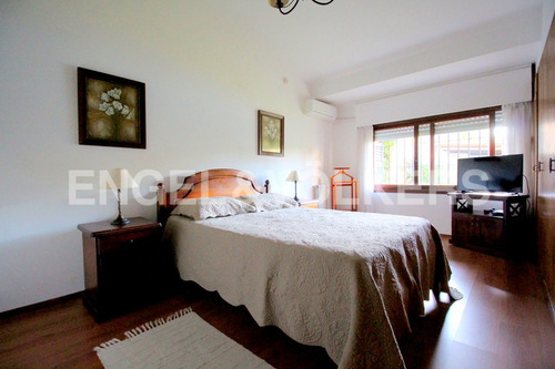 Impecable Casa Con Piscina En Venta Carrasco