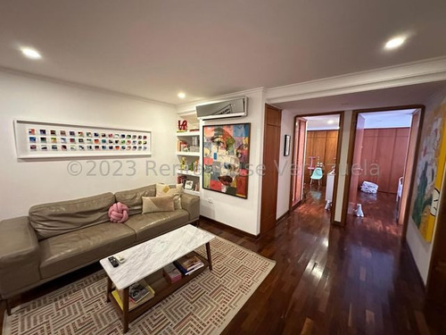 Espectacular Pb Completamente Remodelado En La Parte Alta De La Castellana Con Jardines, Salon De Fiesta, Piscina , Pozo , Planta Eléctrica, Segurida De Primera Vi Mls #25-23047