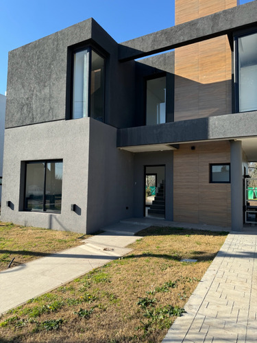 Venta Casa A Estrenar 2 Dormitorios 1 En Suite