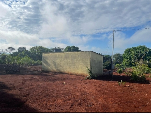 Casa 1 Banheiro,1quarto,1varanda