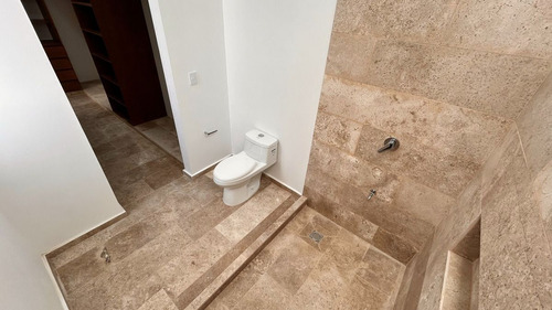 Venta De Casa Con Alberca En Temozón Norte. Mérida