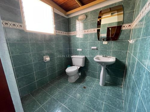 En Venta Posada De 11 Habitaciones En La Avenida 2 Sector Glorias Patrias, Mérida.