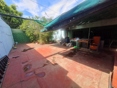Lote 12,99 X 17,32, Con Vivienda Multifamiliar