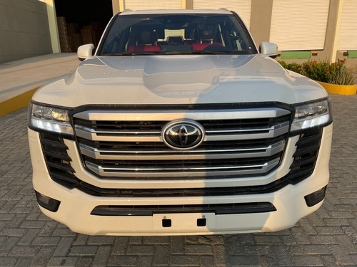 Imagen 2 de 20 de Toyota Land Cruiser 300