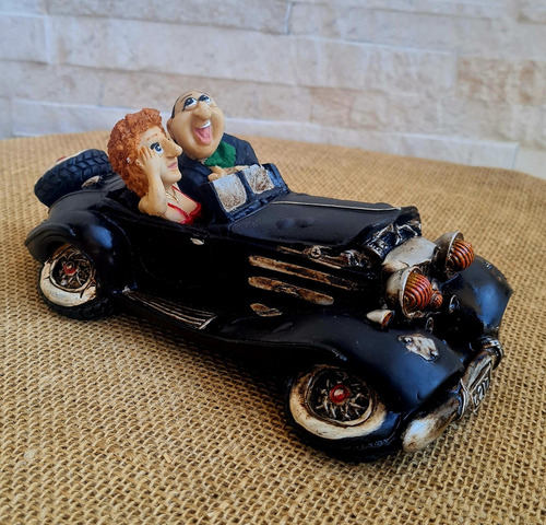 Carro Antigo Conversível Vintage Com Casal Decoração Premium