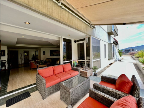 Se Vende Pb 400m2 + 400m2 Terraza 4h+s+e/5b/2p Lomas De Las Mercedes