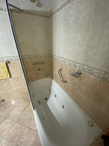 Excelente Casa En Luis Guillon. Gran Oportunidad