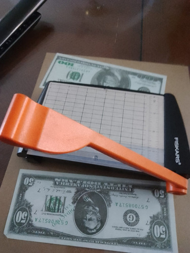Mini Guillotina Fiskars (Usado)