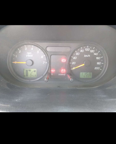 Imagen 7 de 7 de Ford Fiesta Max 1.6 Max Amb 2006