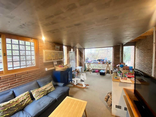 Casa En Venta De 3 Dorm + 2 Estar . En Chicureo Colina