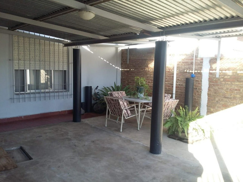 Imagen 1 de 9 de Excelente Casa 4 Ambientes En Venta - Rafael Calzada