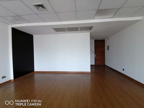 Oficina Arriendo Av La Dehesa/ Portal La Dehesa
