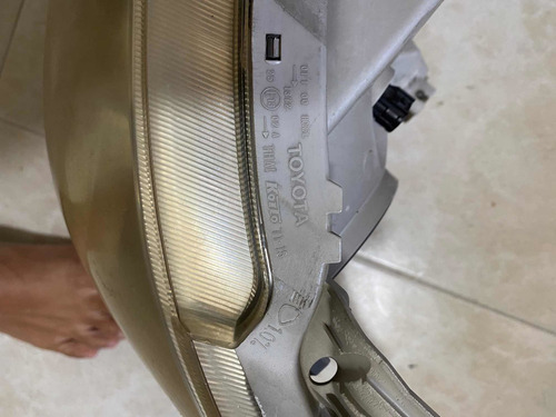 Imagen 6 de 9 de Faros Delanteros Fortuner Originales Toyota 2007