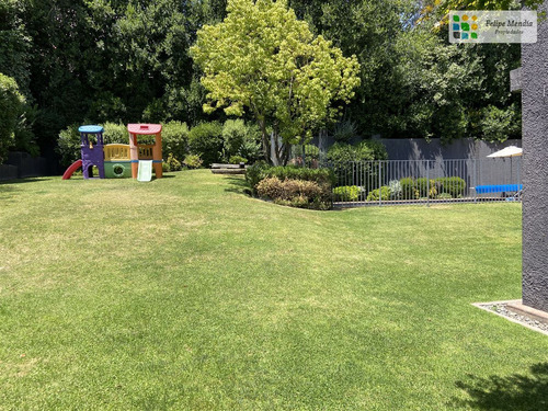 Casa En Venta De 4 Dorm. En Las Condes
