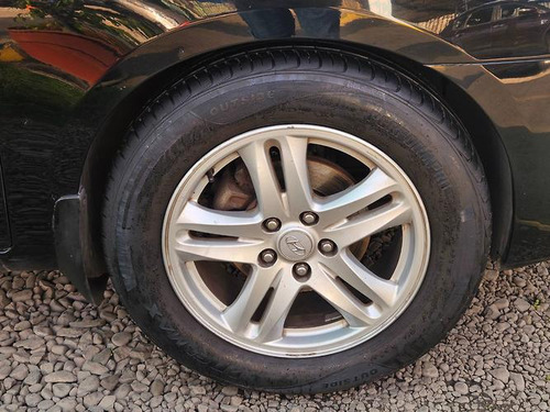 Kia Carens GSL LX 2.0 MT AC