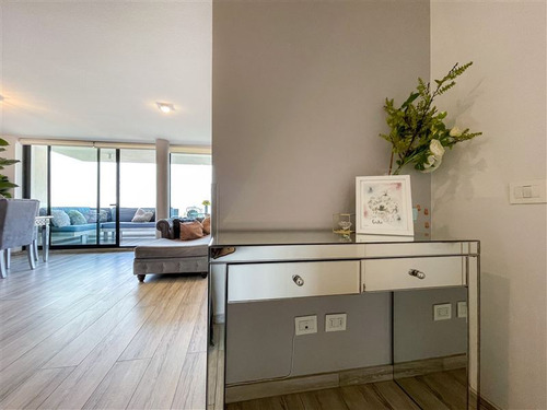 Departamento En Venta De 3 Dormitorios. En Las Condes