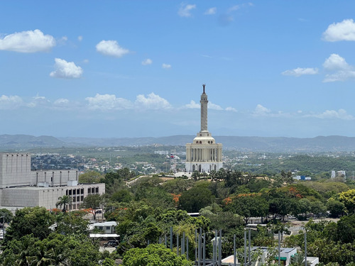 Elegante Torre Con Vista Al Monumento La Trinitaria Santiago