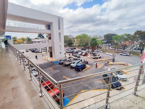 Local Comercial · Planta Baja · Centro De Cancún · Plaza Hollywood · Av Xcaret