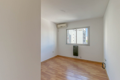Departamento Un Dormitorio Con Cochera,oportunidad