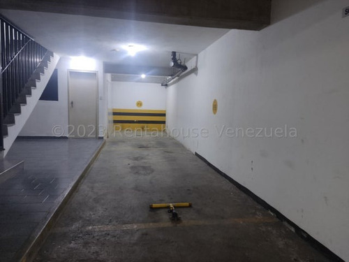 Exclusivo Y Moderno Ph , De Tres Plantas En Los Caobos #24-8417