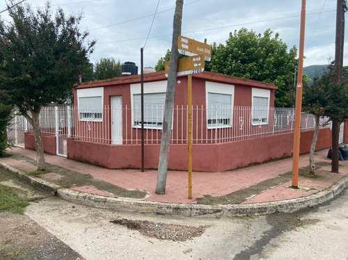 Casa Esquina En Santa María A Tan Solo 50mts De La Ruta 38