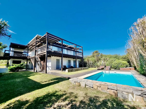 Precioso Chalet En Venta, Punta Piedras En El Chorro.