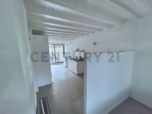 Venta De Departamento, La Plata - Calle 70 E/ 16 Y 17
