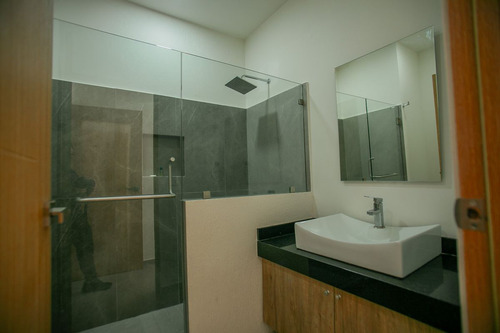 Departamento En Venta Con Alberca Frente Al Tec Torre Libben.