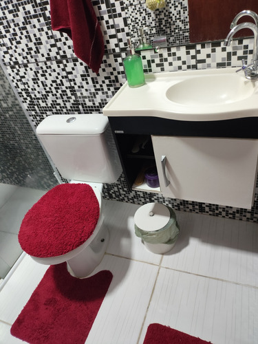 Casa 4 Cômodos E Um Banheiro