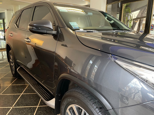 Imagen 4 de 14 de Toyota Sw4 Srx 2.8 Tdi 7 Asientos