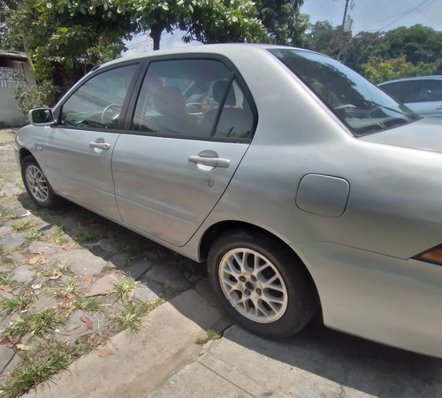Imagen 6 de 8 de Mitsubishi Lancer
