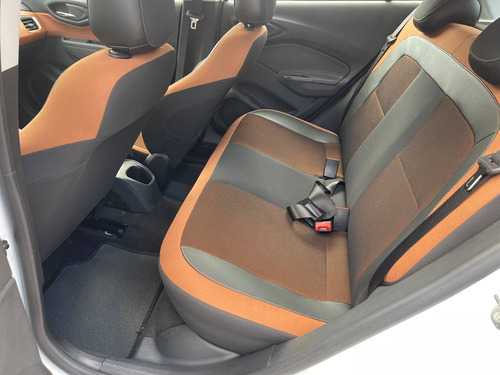 Imagem 8 de 11 de Chevrolet Onix 1.4 Mpfi Activ 8v Flex 4p Automático