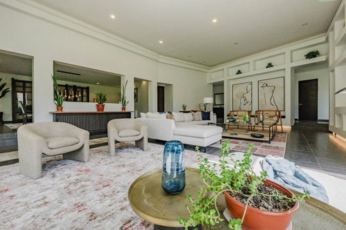 Casa Con Doble Altura Impecable, En Condominio Las Garzas