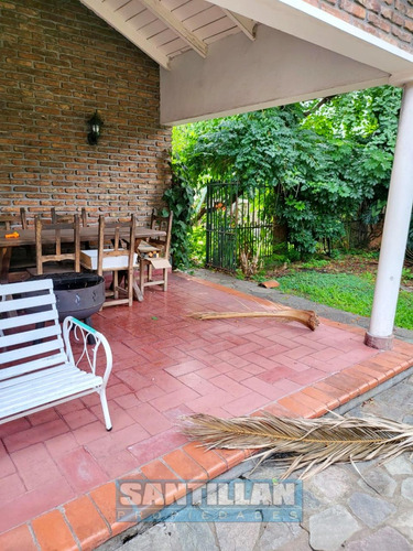 Excelente Propiedad Sobre Dos Lotes En La Mejor Zona Residencial De Ramos Mejía.