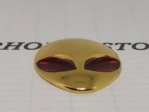 Marciano Metal 3d Dourado Olhos Vermelhos Lua Marte Ataca