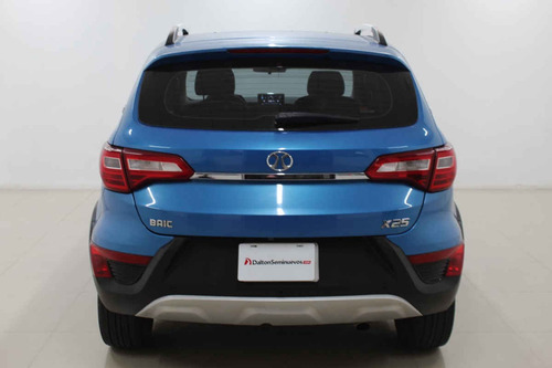 Imagen 4 de 15 de Baic X25 Crossover 2019 4 Cilindros