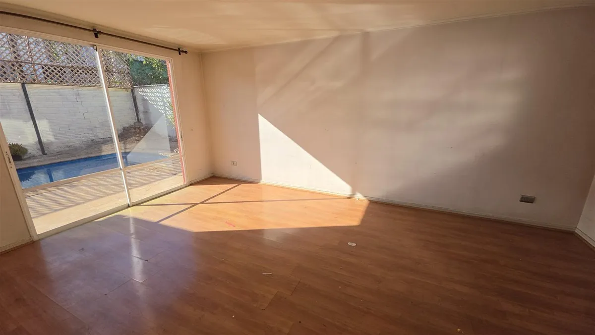 Amplia Y Hermosa Casa En Condominio De 5d / 3b. En Peñalolén