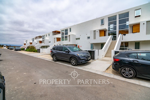 Amplio Y Cómodo Triplex En Puerto Velero, Con Espe...