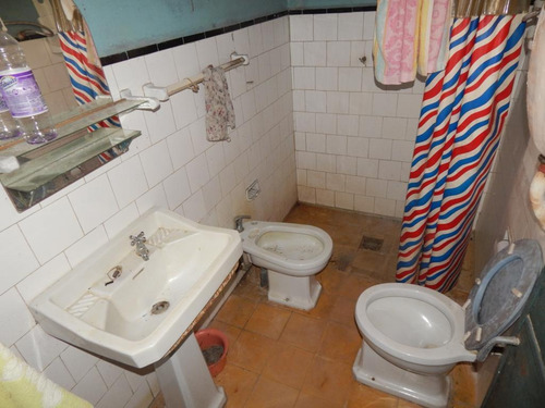 Dos Casas En Un Solo Padrón - Esquina Canelones