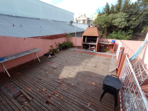 Casa De 4 Ambientes Y Consultorio U Oficina En Venta En Lomas Oeste, Cochera Y Terraza Con Parrilla