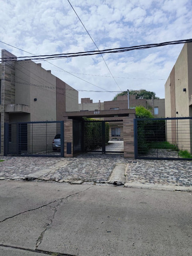 Hermoso Dúplex De 4 Ambiente En Ituzaingó Excelente Ubicación Zona Norte A 3 Cuadras De La Estación 3 Dormitorios 1 Con Vestidor , Patio Cochera Descubierta Propia