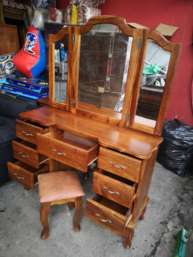 Coqueta De Cenizaro; Comodas Y Espejos Mi Mueble ¢225,000.