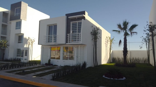 Casa Con Balcón, Acceso A Alberca Y Más. Casa De Dos Recámaras.