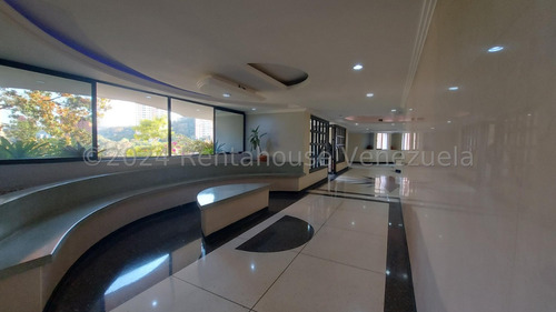 Se Alquila Amplio Y Cómodo Apartamento, En La Urb. El Parral 24-20927