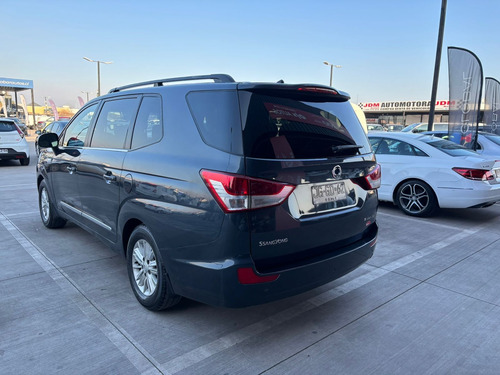 SsangYong Stavic Mt 4x2